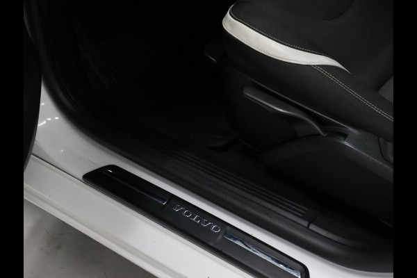 Volvo V40 1.5 T3 Dynamic Edition [CRUISE CONTROL, STOELVERWARMING, DIGITALE TELLER, BLUETOOTH, NAVIGATIE, CLIMATE, NIEUWSTAAT]
