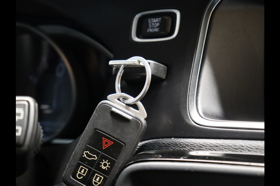 Volvo V40 1.5 T3 Dynamic Edition [CRUISE CONTROL, STOELVERWARMING, DIGITALE TELLER, BLUETOOTH, NAVIGATIE, CLIMATE, NIEUWSTAAT]