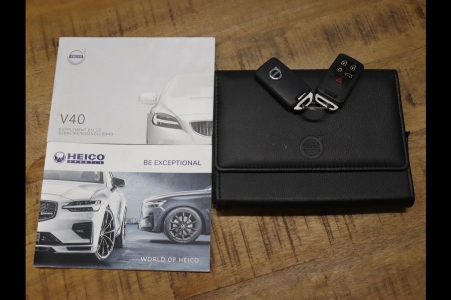 Volvo V40 1.5 T3 Dynamic Edition [CRUISE CONTROL, STOELVERWARMING, DIGITALE TELLER, BLUETOOTH, NAVIGATIE, CLIMATE, NIEUWSTAAT]