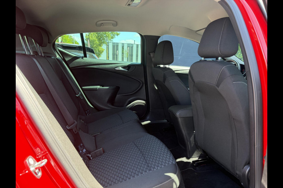Opel Astra 1.4 Black Edition 2e Eigenaar,Carplay,150pk,Navi,6 Bak,Airco,Cruise,Lm velgen,Pdc,N.A.P,Apk tot 10-2027