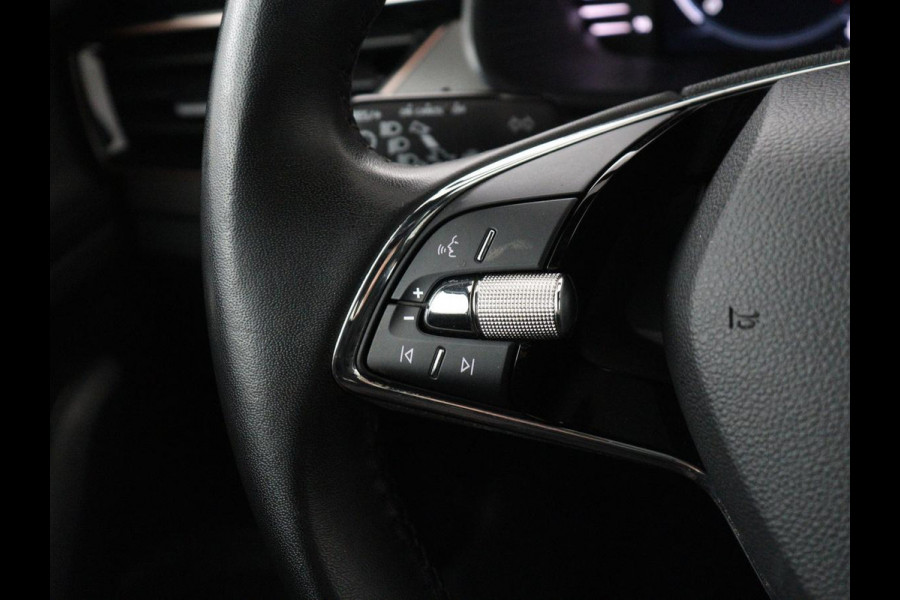 Škoda Kamiq 1.0 TSI Business Edition | Panoramadak | Leder | Virtual | Stoelverwarming | Carplay | Cruise control | Camera | Elek. stoelen | 18'' | Full LED |