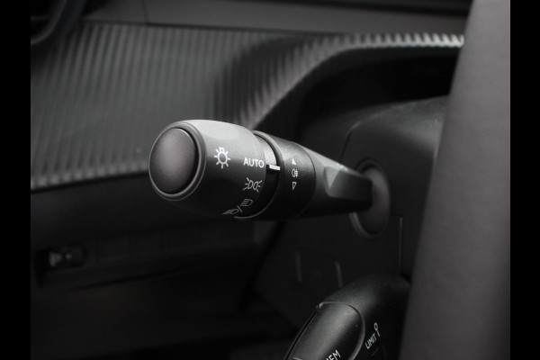 Peugeot e-208 EV Allure 50 kWh Warmtepomp Navigatie Apple Carplay Android Auto Parkeerhulp Cruise Control Full Led Climate Control Lichtmetalen velgen