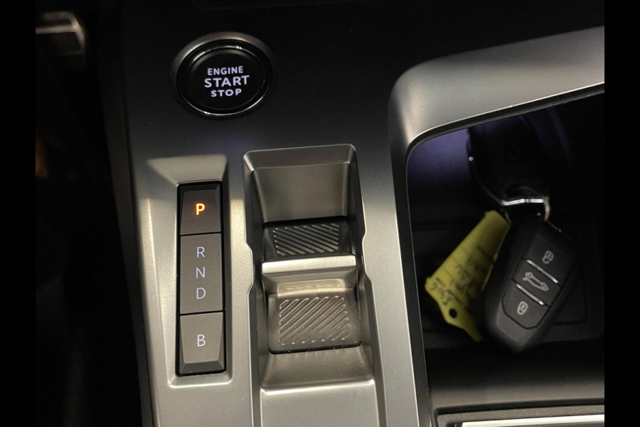 Peugeot 308 1.6 Plug-in Hybrid 180pk Automaat GT DEMO ! Climate Control Control Camera Achter Navigatie Apple Carplay / Android auto Velgen