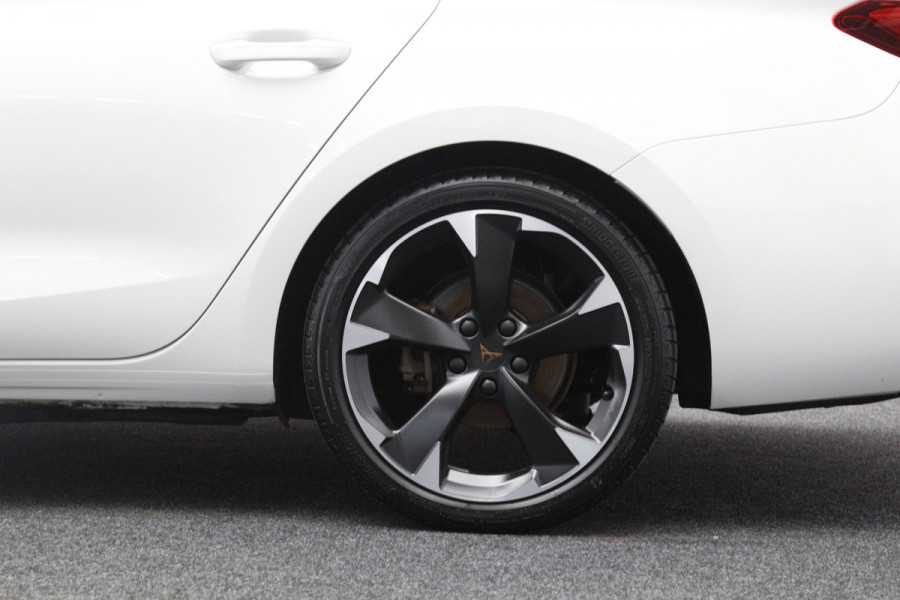 CUPRA Leon Sportstourer 1.4 e-Hybrid 204 PK PHEV Business, Kuipstoelen, Parkeersensoren, Stuurverwarming