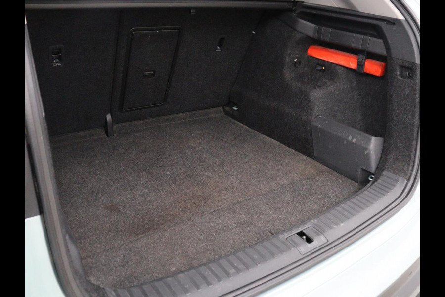 Škoda Enyaq iV 60 | SOH 92.1% | Trekhaak | Stuur/stoel verwarming | Half Leder | Cruise control | Camera | Carplay | Standkachel | Sfeerverlichting | 21''