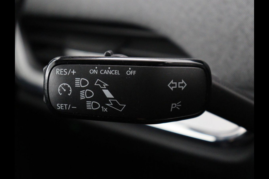 Škoda Enyaq iV 60 | SOH 92.1% | Trekhaak | Stuur/stoel verwarming | Half Leder | Cruise control | Camera | Carplay | Standkachel | Sfeerverlichting | 21''