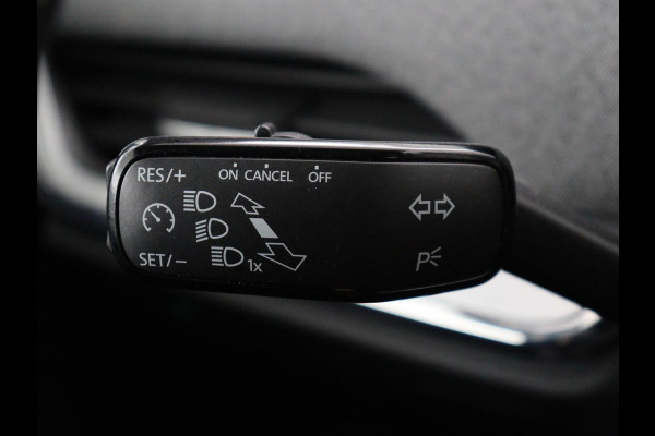 Škoda Enyaq iV 60 | SOH 92.1% | Trekhaak | Stuur/stoel verwarming | Half Leder | Cruise control | Camera | Carplay | Standkachel | Sfeerverlichting | 21''