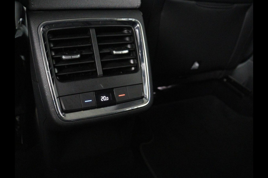 Škoda Enyaq iV 60 | SOH 92.1% | Trekhaak | Stuur/stoel verwarming | Half Leder | Cruise control | Camera | Carplay | Standkachel | Sfeerverlichting | 21''
