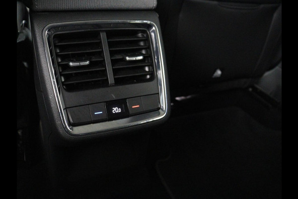 Škoda Enyaq iV 60 | SOH 92.1% | Trekhaak | Stuur/stoel verwarming | Half Leder | Cruise control | Camera | Carplay | Standkachel | Sfeerverlichting | 21''