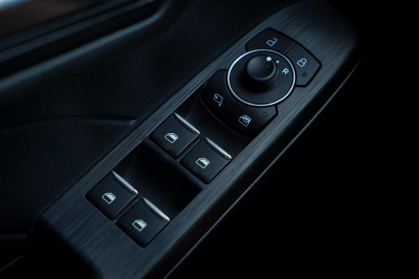 Ford Kuga 2.5 PHEV ST-Line Trekhaakvoorb / Elek Klep / Incl BTW / All-Season / Getint Glas / Zwart Metallic