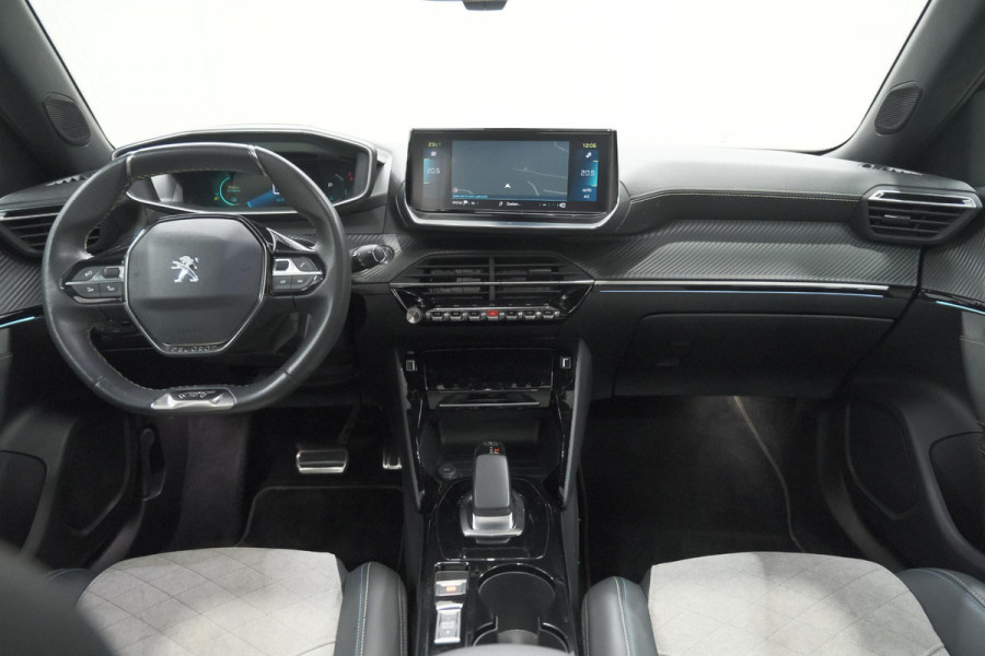 Peugeot e-2008 EV GT Pack 50 kWh | 92,6% SOH | Panoramadak | Adaptieve Cruise Control | Alcantara Bekleding