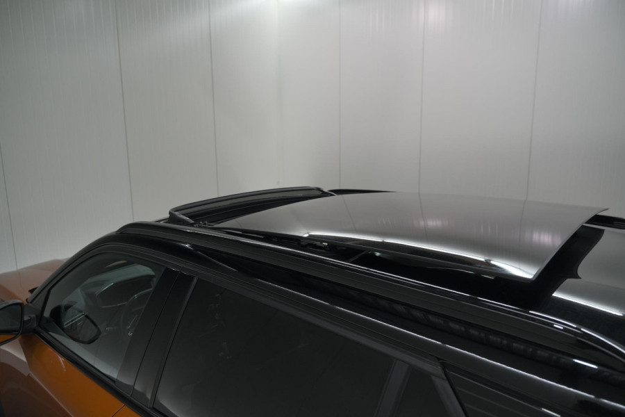 Peugeot e-2008 EV GT Pack 50 kWh | 92,6% SOH | Panoramadak | Adaptieve Cruise Control | Alcantara Bekleding