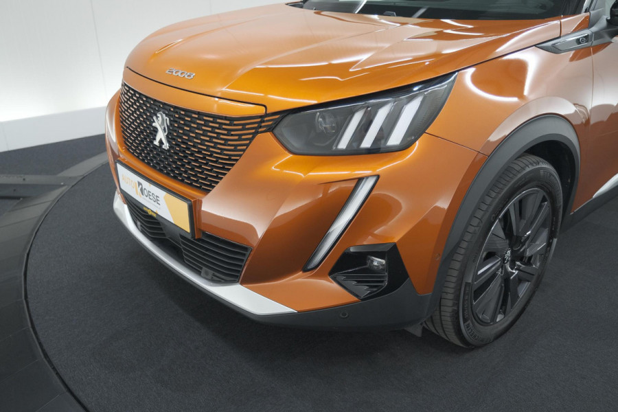 Peugeot e-2008 EV GT Pack 50 kWh | 92,6% SOH | Panoramadak | Adaptieve Cruise Control | Alcantara Bekleding