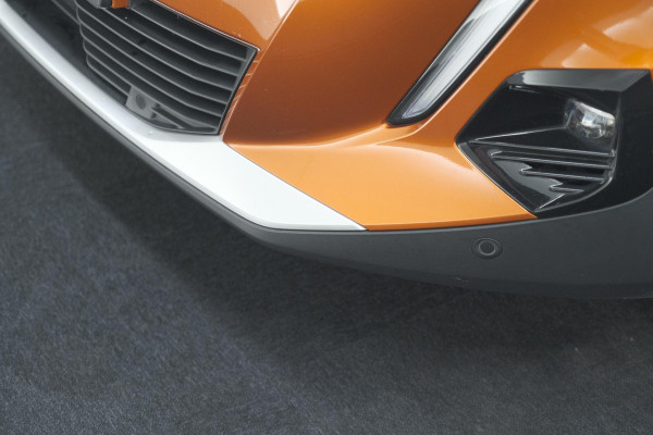 Peugeot e-2008 EV GT Pack 50 kWh | 92,6% SOH | Panoramadak | Adaptieve Cruise Control | Alcantara Bekleding
