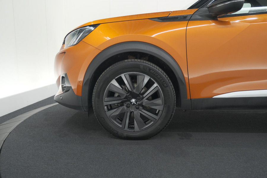 Peugeot e-2008 EV GT Pack 50 kWh | 92,6% SOH | Panoramadak | Adaptieve Cruise Control | Alcantara Bekleding