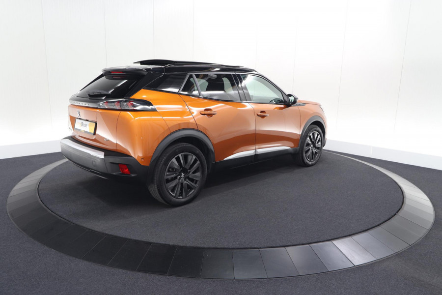 Peugeot e-2008 EV GT Pack 50 kWh | 92,6% SOH | Panoramadak | Adaptieve Cruise Control | Alcantara Bekleding