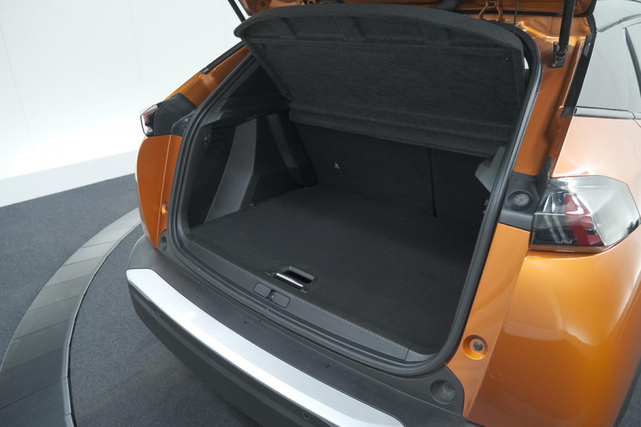 Peugeot e-2008 EV GT Pack 50 kWh | 92,6% SOH | Panoramadak | Adaptieve Cruise Control | Alcantara Bekleding