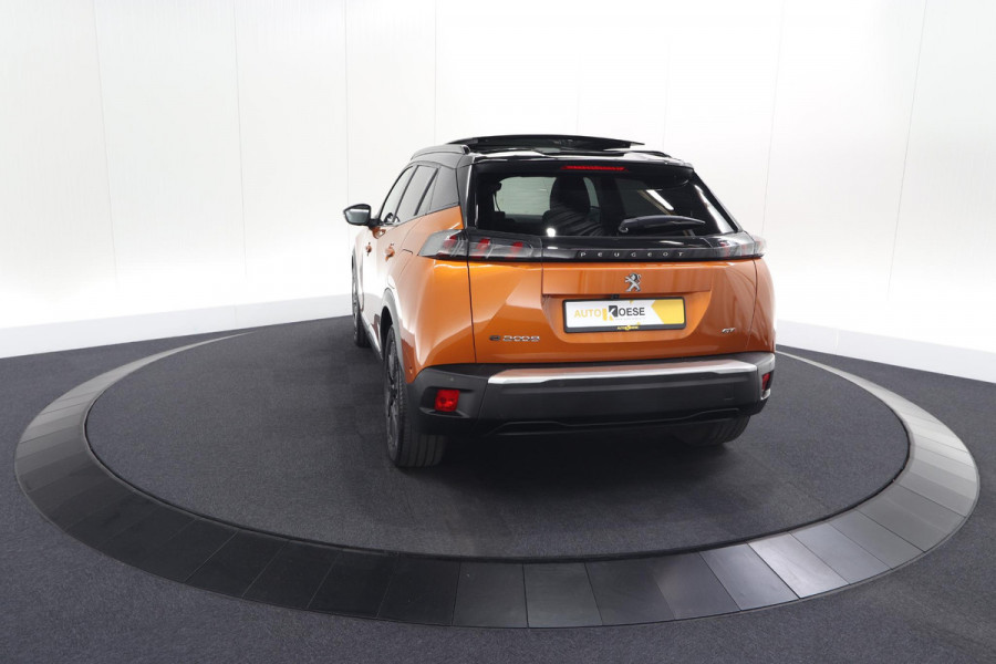 Peugeot e-2008 EV GT Pack 50 kWh | 92,6% SOH | Panoramadak | Adaptieve Cruise Control | Alcantara Bekleding