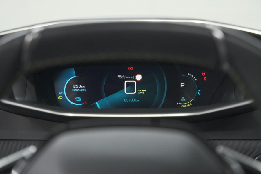 Peugeot e-2008 EV GT Pack 50 kWh | 92,6% SOH | Panoramadak | Adaptieve Cruise Control | Alcantara Bekleding