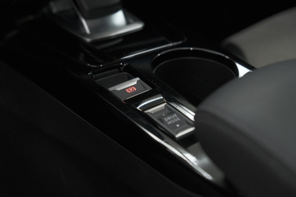 Peugeot e-2008 EV GT Pack 50 kWh | 92,6% SOH | Panoramadak | Adaptieve Cruise Control | Alcantara Bekleding