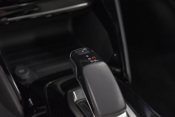 Peugeot e-2008 EV GT Pack 50 kWh | 92,6% SOH | Panoramadak | Adaptieve Cruise Control | Alcantara Bekleding