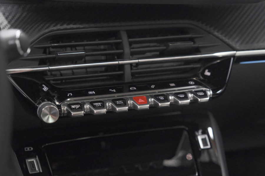 Peugeot e-2008 EV GT Pack 50 kWh | 92,6% SOH | Panoramadak | Adaptieve Cruise Control | Alcantara Bekleding