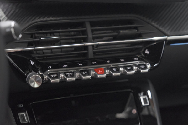 Peugeot e-2008 EV GT Pack 50 kWh | 92,6% SOH | Panoramadak | Adaptieve Cruise Control | Alcantara Bekleding