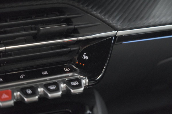 Peugeot e-2008 EV GT Pack 50 kWh | 92,6% SOH | Panoramadak | Adaptieve Cruise Control | Alcantara Bekleding
