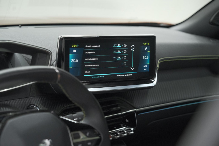 Peugeot e-2008 EV GT Pack 50 kWh | 92,6% SOH | Panoramadak | Adaptieve Cruise Control | Alcantara Bekleding