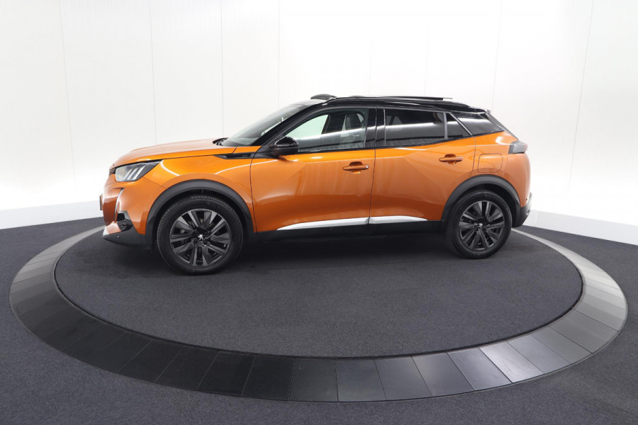 Peugeot e-2008 EV GT Pack 50 kWh | 92,6% SOH | Panoramadak | Adaptieve Cruise Control | Alcantara Bekleding