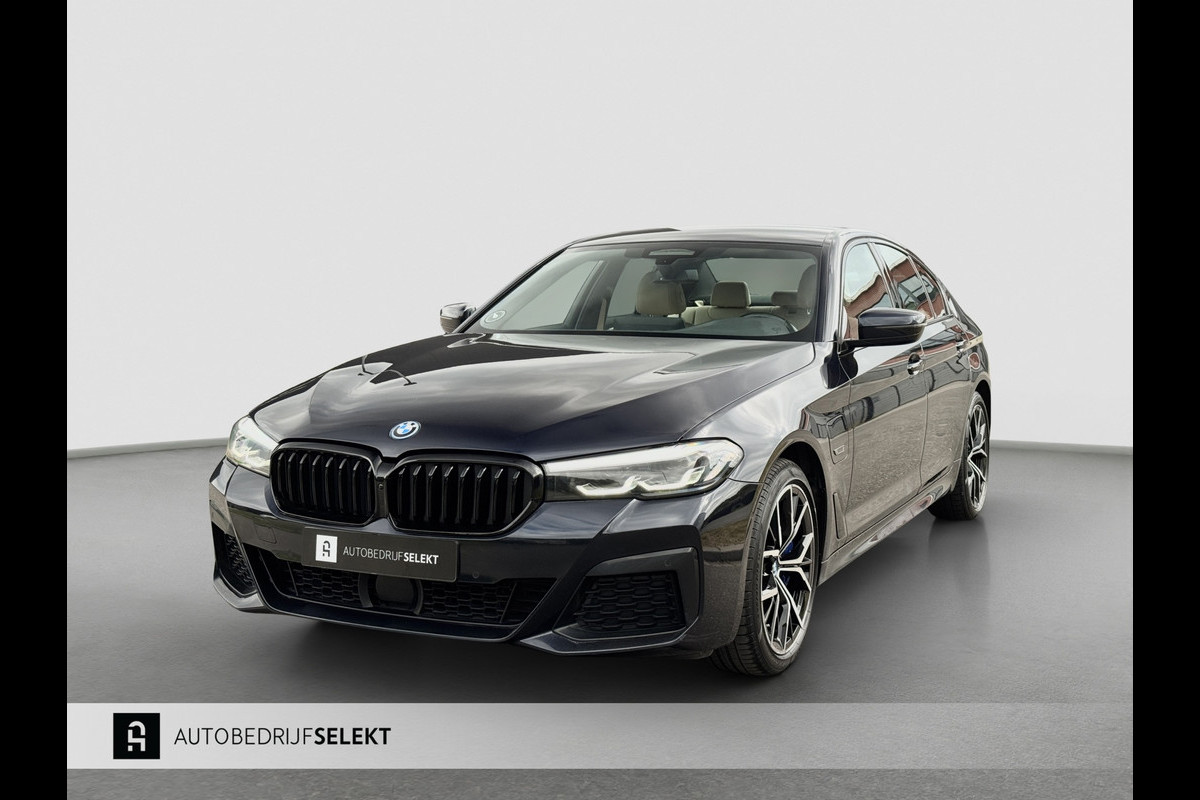BMW 5 Serie 545e xDrive M-Sport | Trekhaak | 19 inch | Camera | ACC | Carplay | Dealer onderhouden | Stuurwiel verwarmd