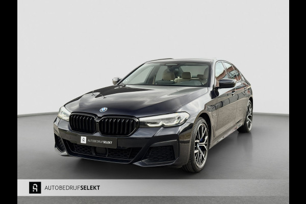 BMW 5 Serie 545e xDrive M-Sport | Trekhaak | 19 inch | Camera | ACC | Carplay | Dealer onderhouden | Stuurwiel verwarmd