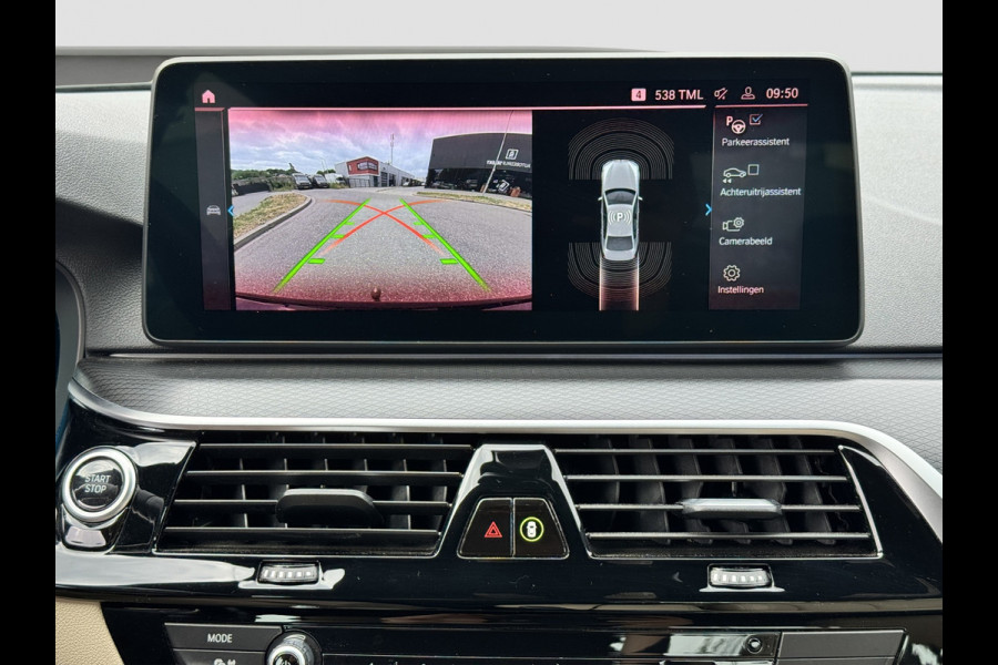 BMW 5 Serie 545e xDrive M-Sport | Trekhaak | 19 inch | Camera | ACC | Carplay | Dealer onderhouden | Stuurwiel verwarmd