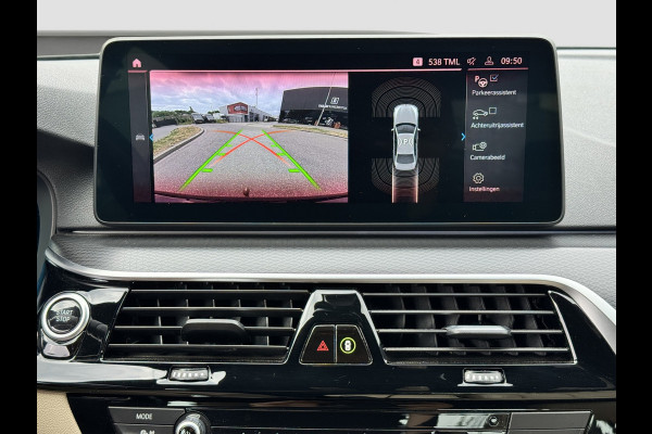 BMW 5 Serie 545e xDrive M-Sport | Trekhaak | 19 inch | Camera | ACC | Carplay | Dealer onderhouden | Stuurwiel verwarmd