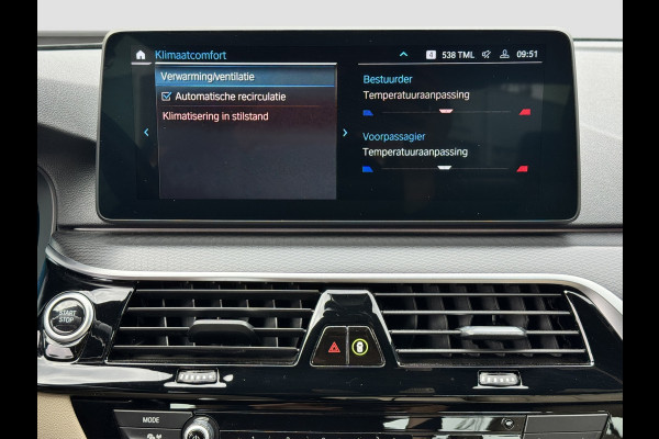 BMW 5 Serie 545e xDrive M-Sport | Trekhaak | 19 inch | Camera | ACC | Carplay | Dealer onderhouden | Stuurwiel verwarmd