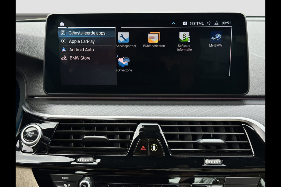 BMW 5 Serie 545e xDrive M-Sport | Trekhaak | 19 inch | Camera | ACC | Carplay | Dealer onderhouden | Stuurwiel verwarmd