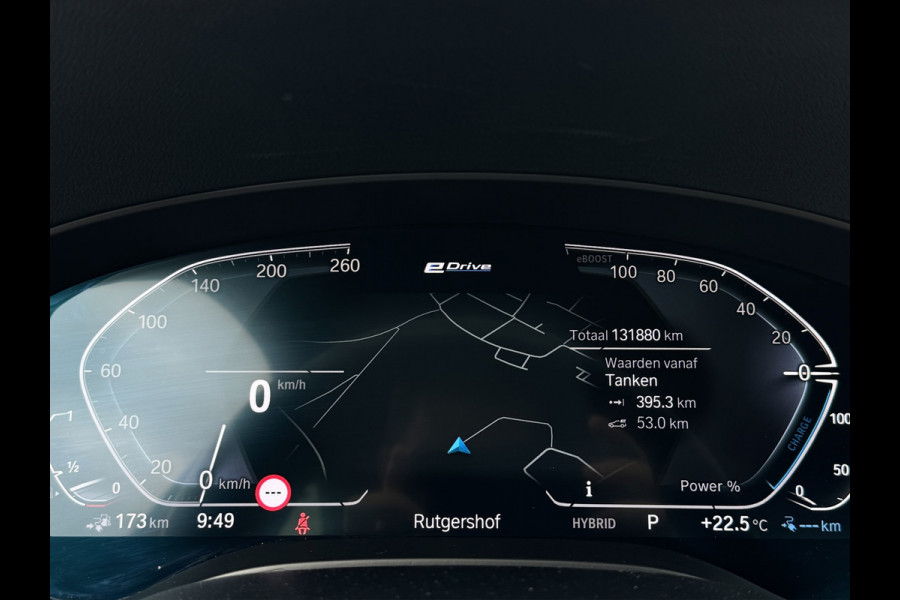 BMW 5 Serie 545e xDrive M-Sport | Trekhaak | 19 inch | Camera | ACC | Carplay | Dealer onderhouden | Stuurwiel verwarmd