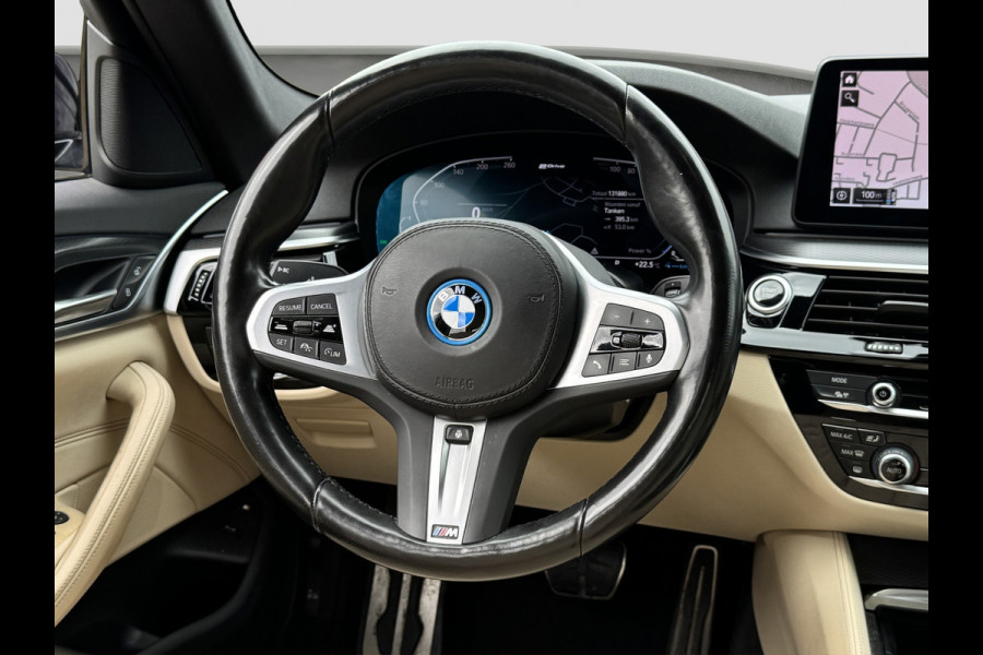 BMW 5 Serie 545e xDrive M-Sport | Trekhaak | 19 inch | Camera | ACC | Carplay | Dealer onderhouden | Stuurwiel verwarmd