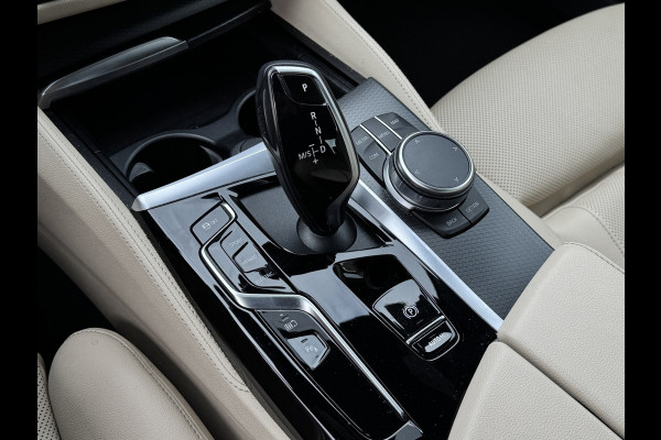 BMW 5 Serie 545e xDrive M-Sport | Trekhaak | 19 inch | Camera | ACC | Carplay | Dealer onderhouden | Stuurwiel verwarmd