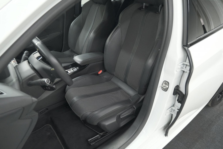 Peugeot e-208 EV GT 50 kWh | 93,7% SOH | Black Pack | Dodehoekdetectie | Camera | Apple Carplay