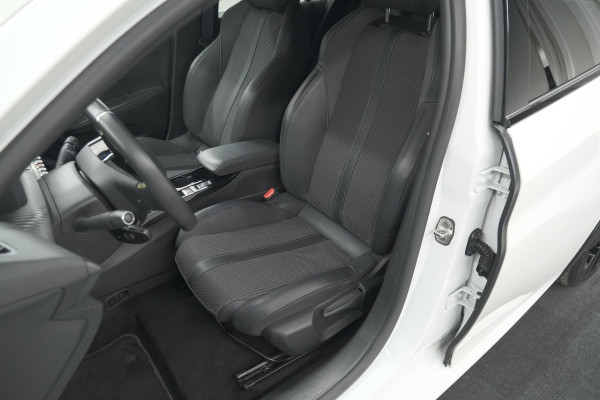 Peugeot e-208 EV GT 50 kWh | 93,7% SOH | Black Pack | Dodehoekdetectie | Camera | Apple Carplay