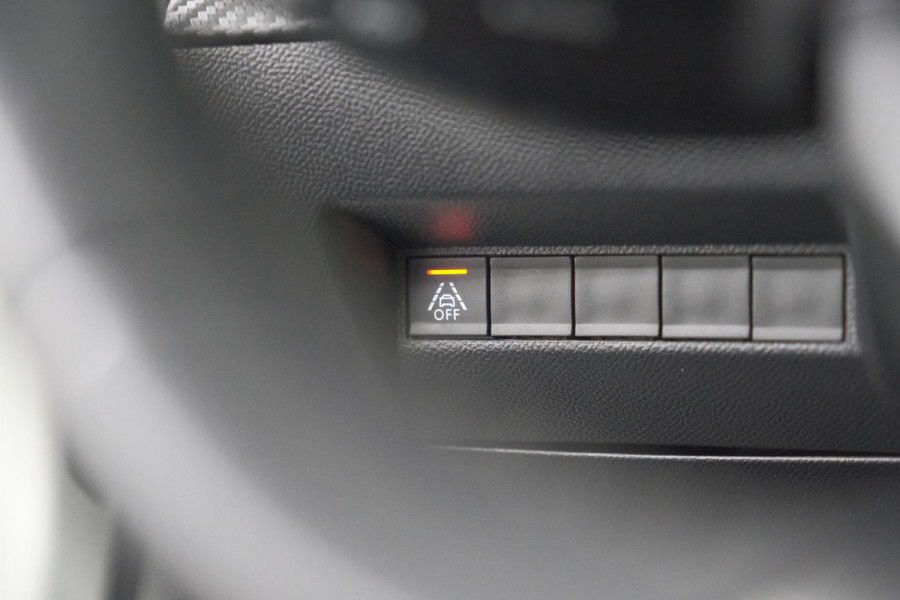 Peugeot e-208 EV GT 50 kWh | 93,7% SOH | Black Pack | Dodehoekdetectie | Camera | Apple Carplay