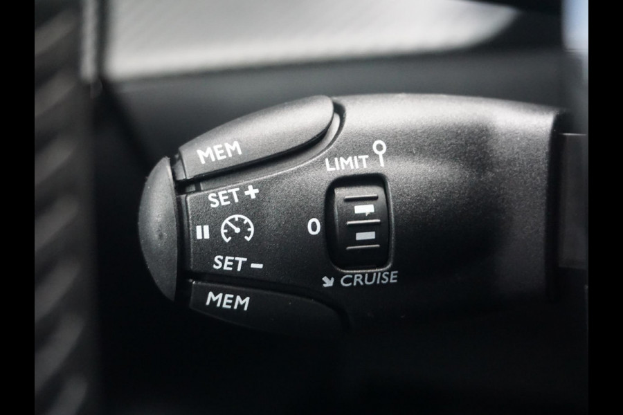 Peugeot 208 1.2 Hybrid 110 e-DCS6 Business Parkeercamera