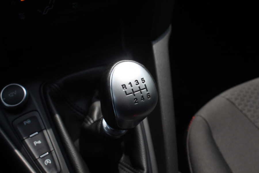 Ford FOCUS Wagon 1.5 ST-Line / Distr.riem VV / Camera / Navigatie / Parkeerhulp achter / 17'' / Cruise Control