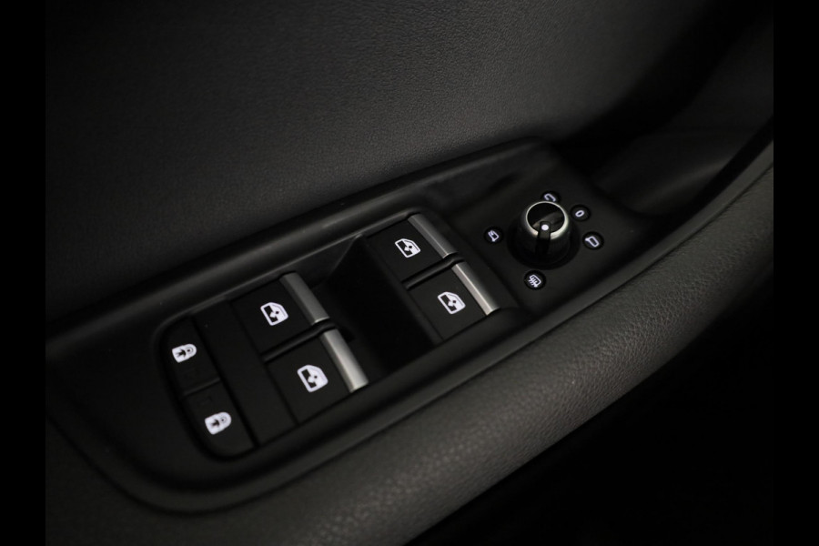 Audi Q7 55 TFSI e quattro Pro Line 340pk | Panoramadak | Parkeercamera | Lederen bekleding | Elektrisch verstelbare en verwarmbare voorstoelen |
