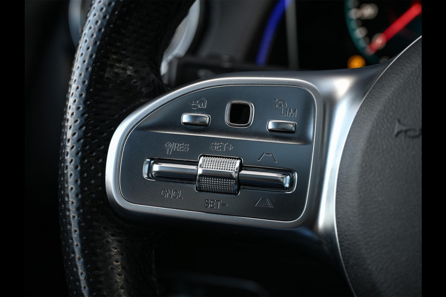 Mercedes-Benz Glb 250 4MATIC Premium Plus AMG Line | NL-Auto | Panoramdak | 360 Camera | Carbon Interieur | Memory Seats | Distronic | Ambiance Interieur | Trekhaak |