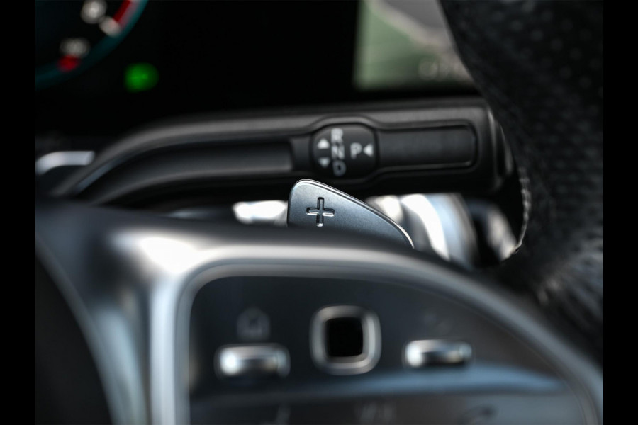 Mercedes-Benz Glb 250 4MATIC Premium Plus AMG Line | NL-Auto | Panoramdak | 360 Camera | Carbon Interieur | Memory Seats | Distronic | Ambiance Interieur | Trekhaak |