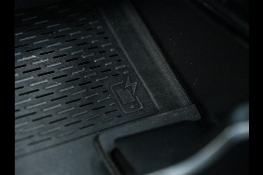 Mercedes-Benz Glb 250 4MATIC Premium Plus AMG Line | NL-Auto | Panoramdak | 360 Camera | Carbon Interieur | Memory Seats | Distronic | Ambiance Interieur | Trekhaak |