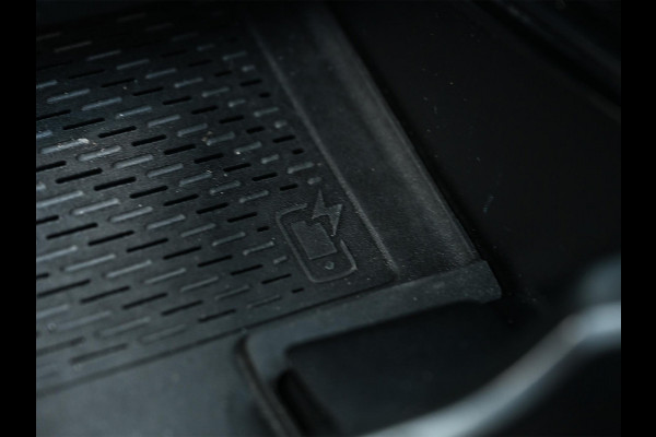 Mercedes-Benz Glb 250 4MATIC Premium Plus AMG Line | NL-Auto | Panoramdak | 360 Camera | Carbon Interieur | Memory Seats | Distronic | Ambiance Interieur | Trekhaak |