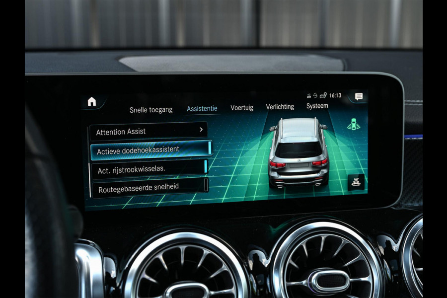 Mercedes-Benz Glb 250 4MATIC Premium Plus AMG Line | NL-Auto | Panoramdak | 360 Camera | Carbon Interieur | Memory Seats | Distronic | Ambiance Interieur | Trekhaak |